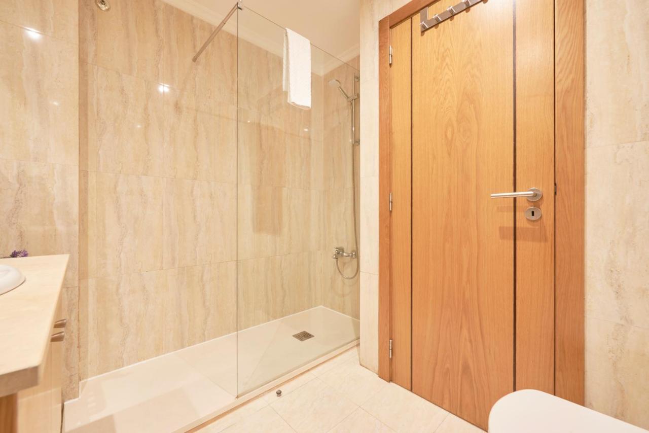 Apartment With Private Terrace & Car Garage Lisbon Bagian luar foto